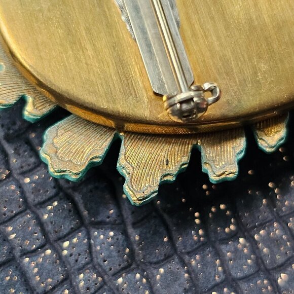 Vintage Lichen Floral Brooch With Flowers, Faux Pearls, & Enamel Leaves / Lichen - Picture 6 of 9